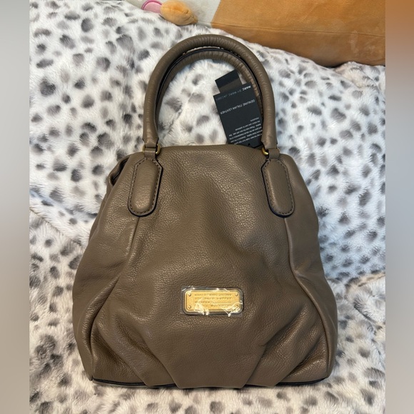 Marc Jacobs Q Fran Puma Taupe Italian Leather LG Shoulder Tote Bag - Picture 2 of 14